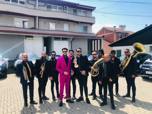 Млади Агушеви Галерија 6