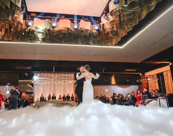 Осветлување и ефекти категорија на услуга First Dance Clouds